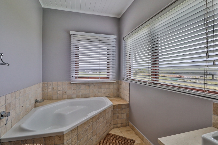 5 Bedroom Property for Sale in Oubaai Western Cape